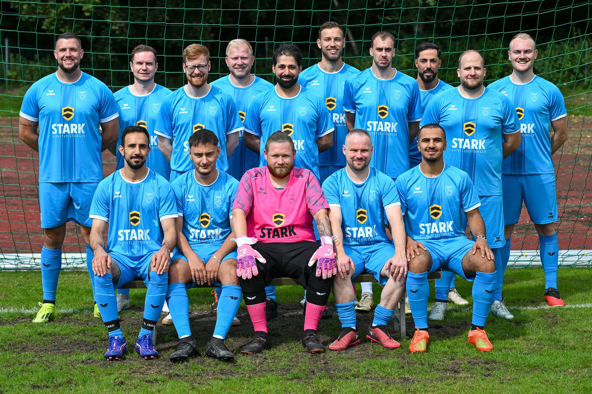 Mannschaftsfoto der SG Borussia-Vielstedt (1. Herren) in blauen Trikots